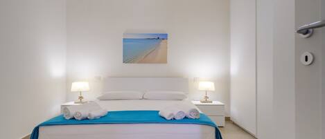 2 bedrooms, iron/ironing board, bed sheets