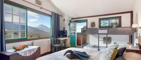 4 bedrooms, free WiFi, bed sheets