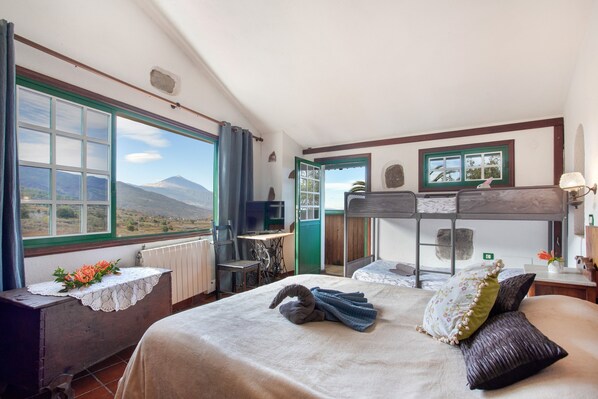 4 bedrooms, free WiFi, bed sheets