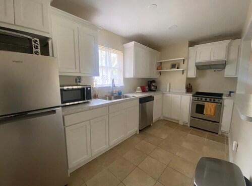 BestStays@Queen Bee Cozy for couples and small families