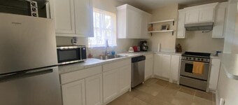 BestStays@Queen Bee Cozy for couples and small families