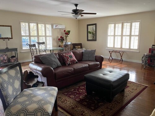 Spacious2BR with Equipped kitchen, Crews & fenced yard, Pet Friendly