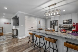 Kjøleskap, mikrobølgeovn, ovn og oppvaskmaskin