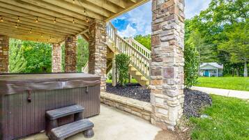 Tina de hidromasaje al aire libre