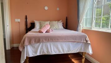 1 bedroom, laptop workspace, iron/ironing board, free WiFi