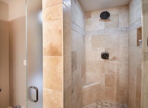Stadtwohnung, 4 Schlafzimmer | Badezimmer
