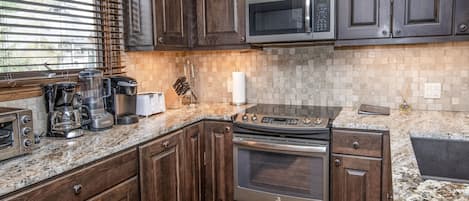 Townhome, 4 Bedrooms | Private kitchen