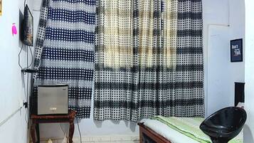 9 bedrooms, in-room safe, desk, iron/ironing board