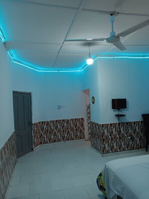 9 bedrooms, in-room safe, desk, iron/ironing board