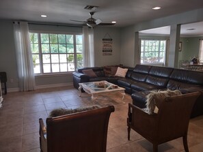 Smart-tv, een dvd-speler en een filmbibliotheek