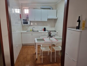 Microwave, oven, stovetop, coffee/tea maker