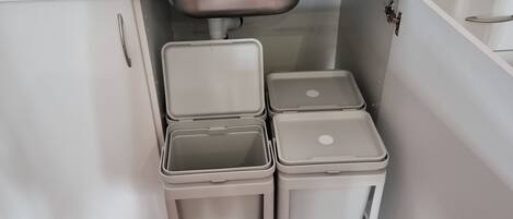 Micro-ondas, fogão, cooktop, cafeteira/chaleira