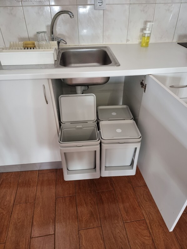 Microwave, oven, stovetop, coffee/tea maker