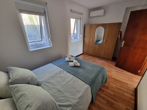 2 bedrooms, iron/ironing board, free WiFi, bed sheets