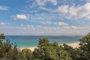 Una playa cerca