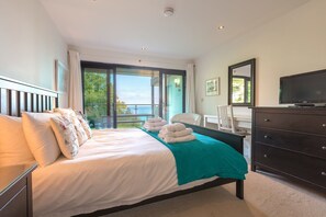 2 bedrooms, individually decorated, individually furnished, free WiFi