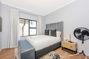 2 Schlafzimmer, Zimmersafe, Schreibtisch, Bügeleisen/Bügelbrett