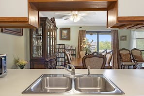 Condo, 1 Double Bed, Balcony, Golf View | Private kitchen | Fridge, microwave, oven, stovetop - Lake Club Villa (Branson)