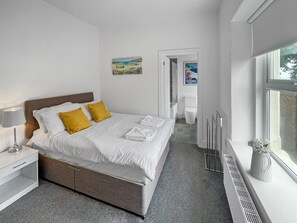 3 bedrooms, iron/ironing board, Internet, bed sheets