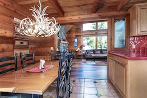 Dining - 10 Stag Lane - Family/Dog Friendly Cabin, across from tubing hill and SHARC (Sunriver)