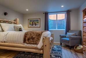 4 bedrooms, desk, blackout curtains, iron/ironing board