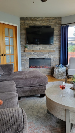 Smart TV, fireplace, books