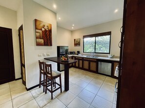 Kühlschrank, Mikrowelle, Geschirrspüler