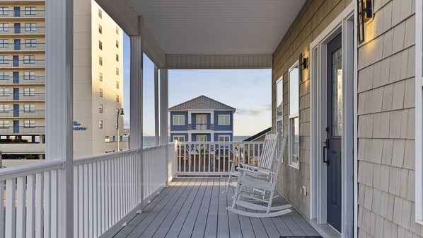 Property grounds - North Myrtle Beach 5BR | Ocean Views | Walk to Sand & Shops (North Myrtle Beach)