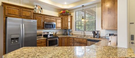 Condo, Multiple Beds, Fireplace, Mountain View | Private kitchen | Fridge, microwave, oven, stovetop