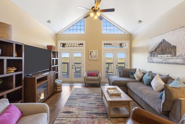 Condo, Multiple Beds, Fireplace, Mountain View | Living area | 40-inch TV with cable channels, fireplace