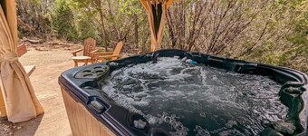 Magnolia - Hot Tub Gazebo - City Escapes Cabins