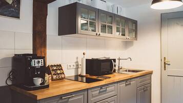 Mikrowelle, Herdplatte, Geschirrspüler