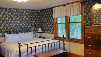 6 bedrooms, desk, iron/ironing board, free WiFi