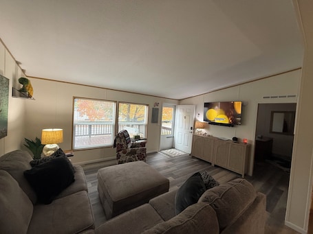 Smart TV. The perfect stayHome located right next to the Big Horn River and Yellowtail Dam