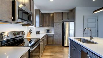 Kondominium, Beberapa Tempat Tidur, dapur | Dapur pribadi | Lemari es, microwave, oven, dan kompor