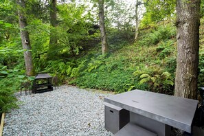 Property grounds - Low Tarn Lodge - One Bedroom Apartment, Sleeps 2 (Skelwith)