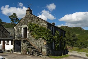 Exterior - Jontys Cottage - Two Bedroom Apartment, Sleeps 4 (Ambleside)
