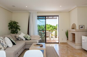 Fireplace - Pine View Falésia Beach by D'Alma Portuguesa (Albufeira)