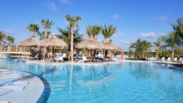 Piscine couverte, piscine extérieure