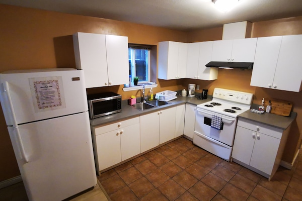 Comfort Suite, Multiple Bedrooms | Private kitchen | Microwave, toaster, freezer