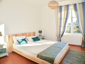 4 Schlafzimmer, Schreibtisch, Bügeleisen/Bügelbrett, kostenloses WLAN