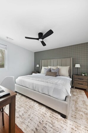 2 dormitoris, escriptori i planxa i posts de planxar 