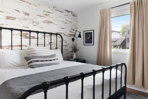 2 室のベッドルーム、デスク、アイロン / アイロン台、WiFi (無料)