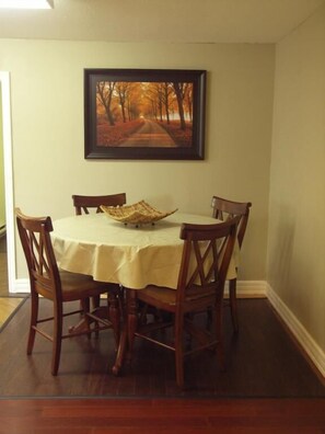 Coffee/tea maker - rainbow inn (Huntsville)