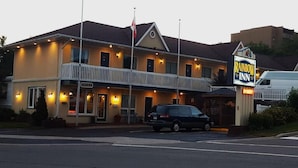 Exterior - rainbow inn (Huntsville)