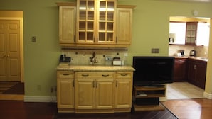 Coffee/tea maker - rainbow inn (Huntsville)