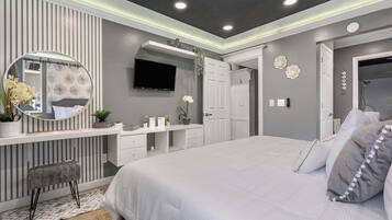 Condo, 1 King Bed with Sofa bed, Balcony, Golf View (Retreat at the Pointe)