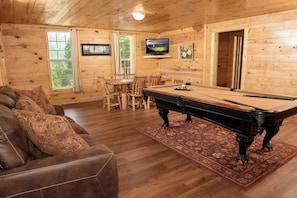 Spielezimmer
