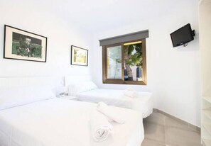 3 bedrooms, iron/ironing board, WiFi, bed sheets - Goleta Apartment, Apartment just 40 m. from the beach. Port Pollensa (Port de Pollença)