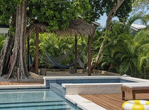Pool - Adorable studio style casita with all the comforts (West Bay, Roatán)